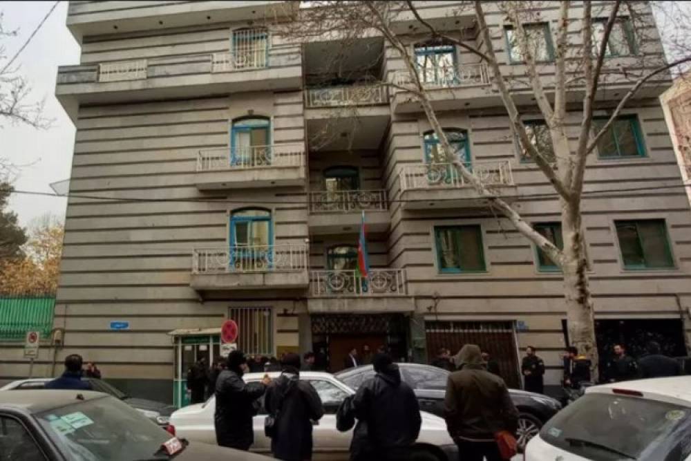 Tahran'da Azerbaycan Büyükelçiliği'ne saldırı: 1 ölü