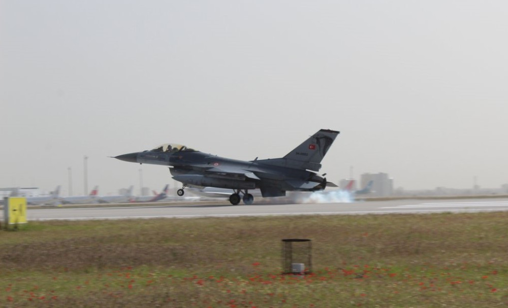 F16'lar, deniz hava iş birliği eğitimleri hava gayreti planlaması uçuşunda