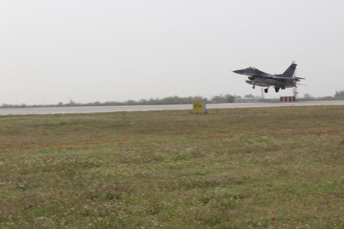 F16'lar, deniz hava iş birliği eğitimleri hava gayreti planlaması uçuşunda