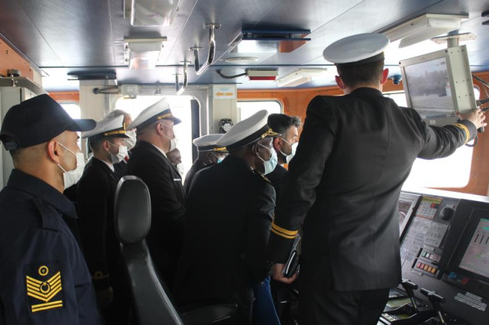 Angola Deniz Kuvvetleri tarafından TCG BAYRAKTAR ve TCG Ç-155'e teknik inceleme