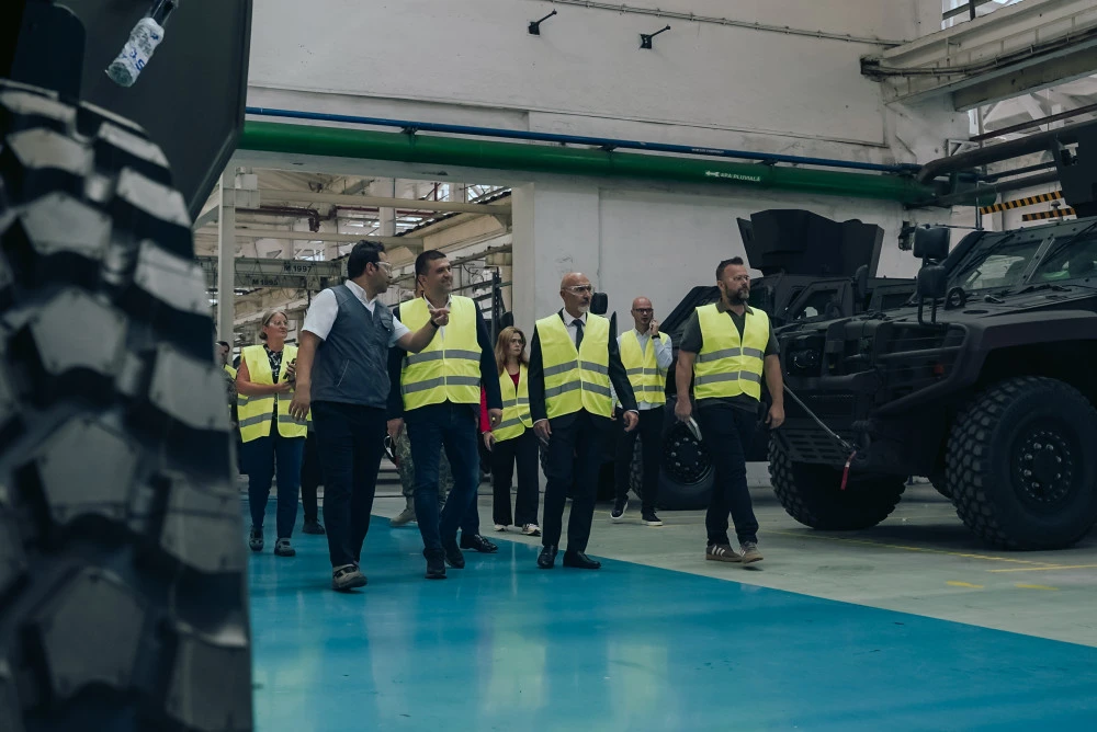 Romanya Savunma Bakanı Miruță,  Otokar'ın Mediaş Fabrikasını Ziyaret Etti