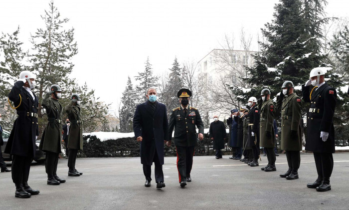 Millî Savunma Bakanı Hulusi Akar, azeri mevkidaşı ile bir araya geldi